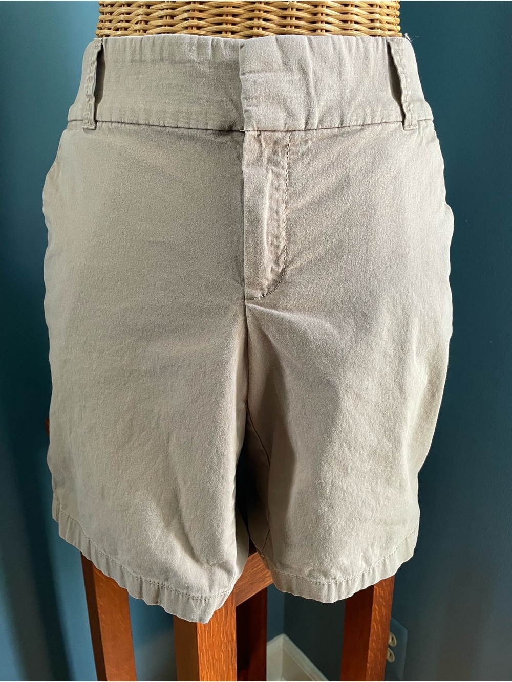 J Crew Women’s Khaki Tan Shorts 8.5 Inch Inseam Size 8